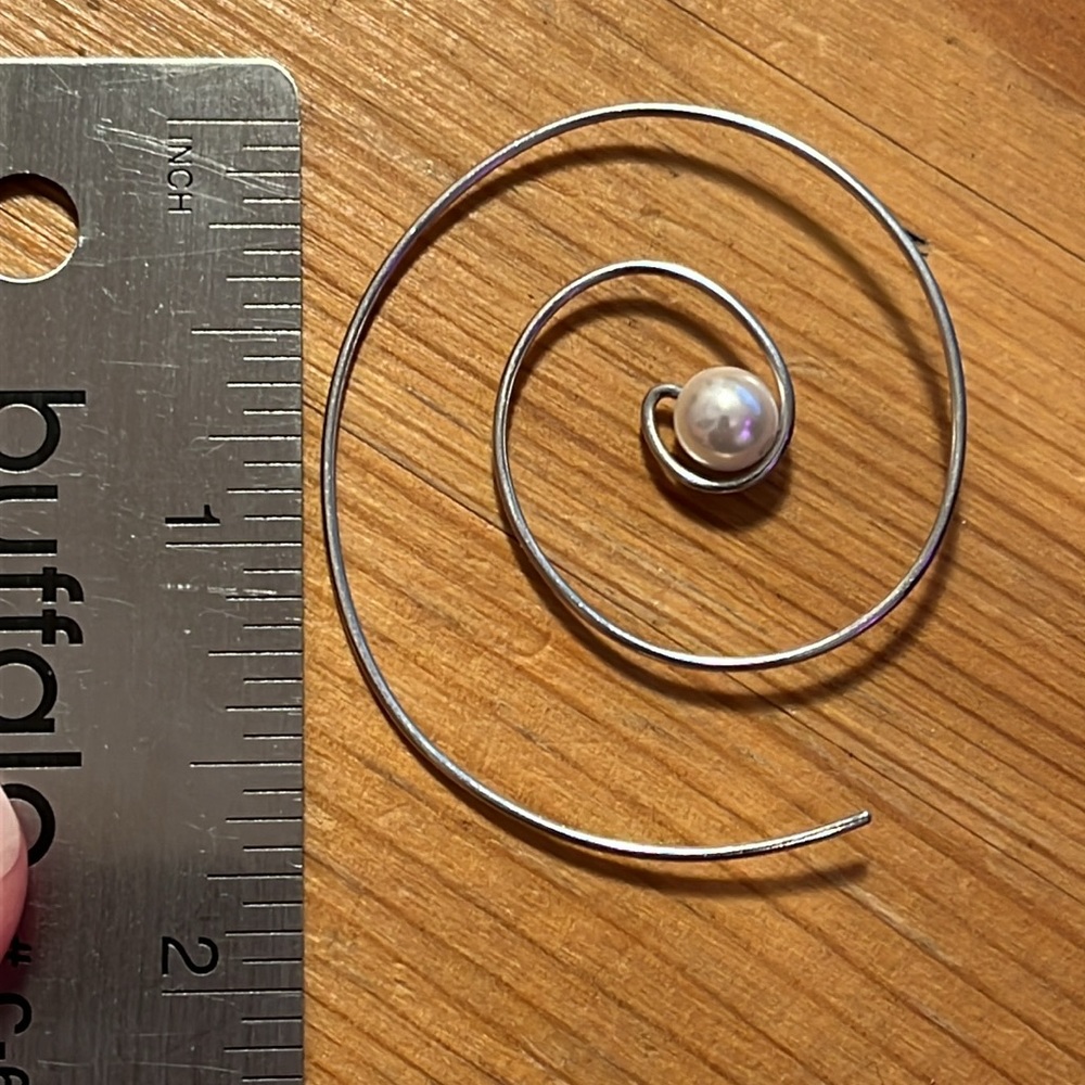 Beautiful earrings - Picture 2 of 2